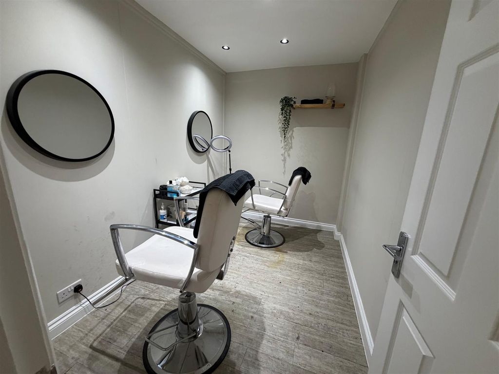 Property photo 3 of 10 Treatment Room.Jpg