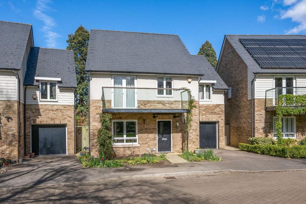 Property photo 1 of 33 Redwood Drive