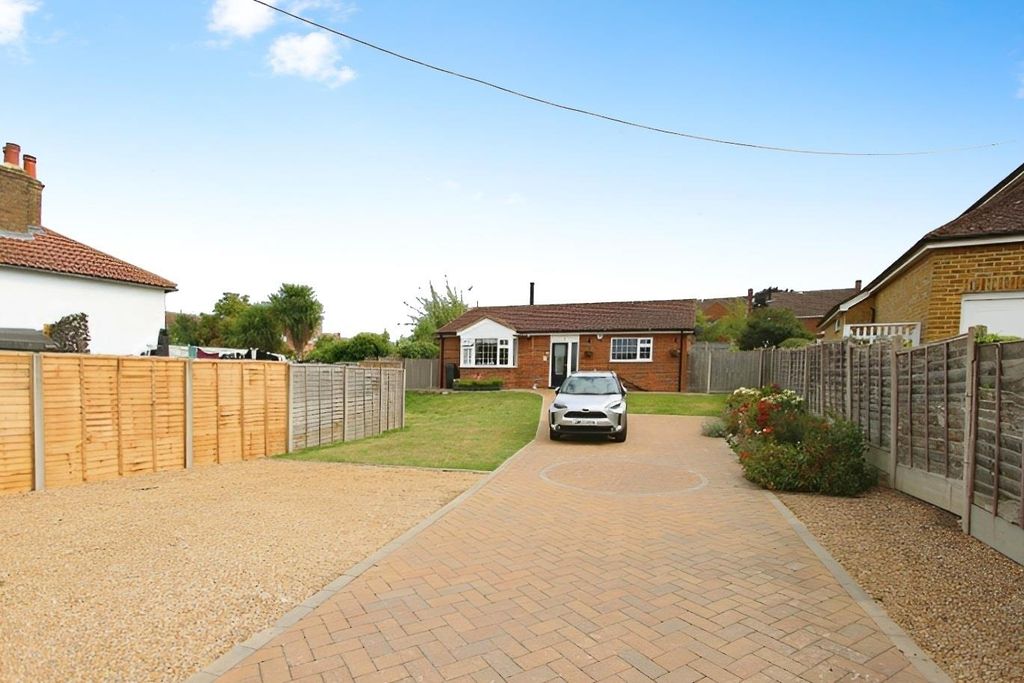 Property photo 1 of 8 External