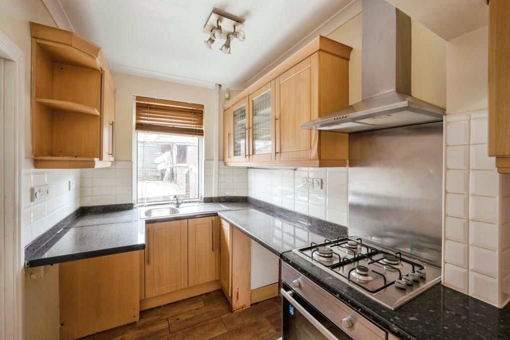 Property photo 2 of 11 Kitchen