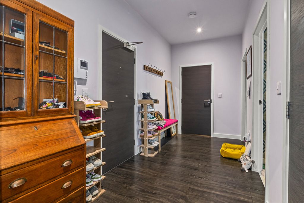 Property photo 3 of 27