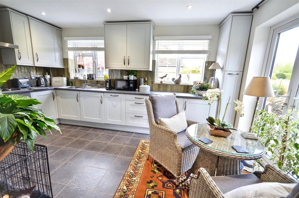 Property photo 2 of 17 Dining Kitchen