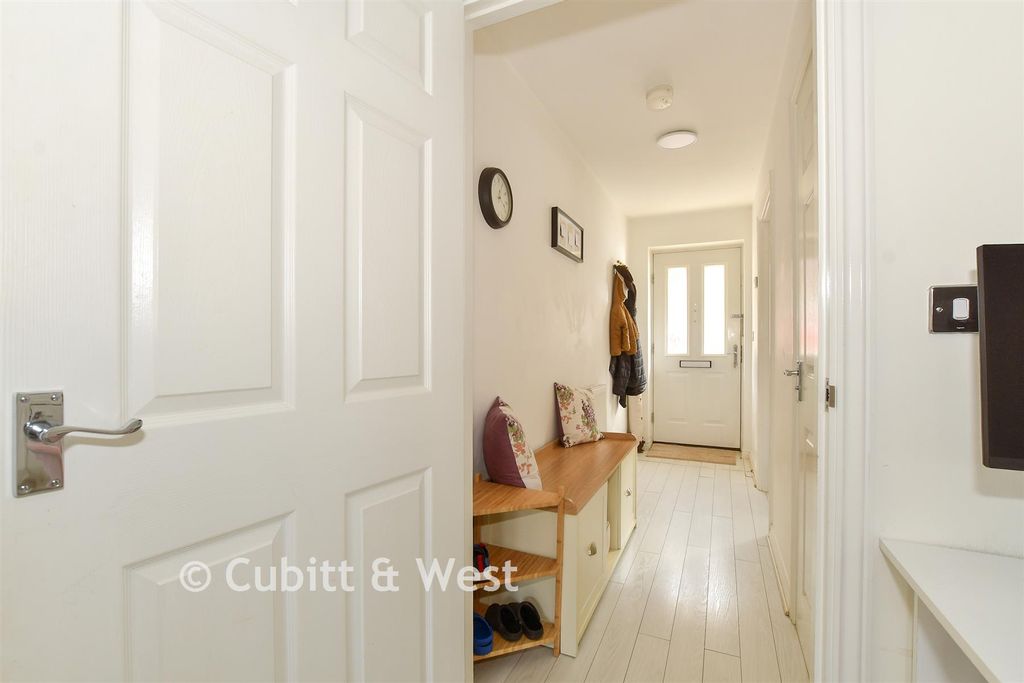 Property photo 2 of 17 Hallway