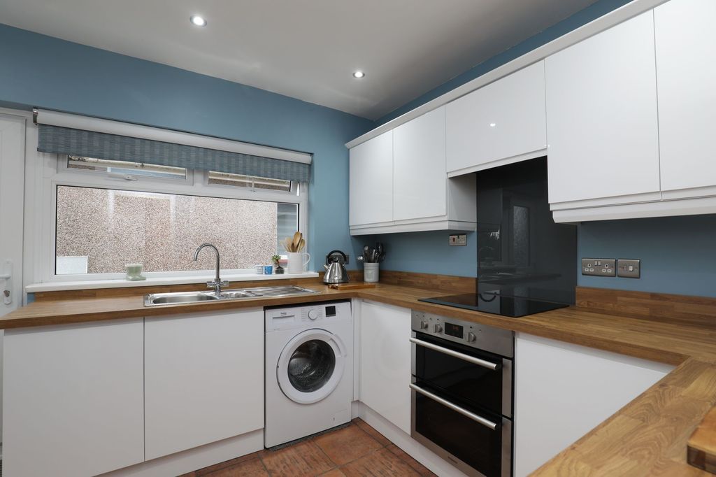 Property photo 2 of 27