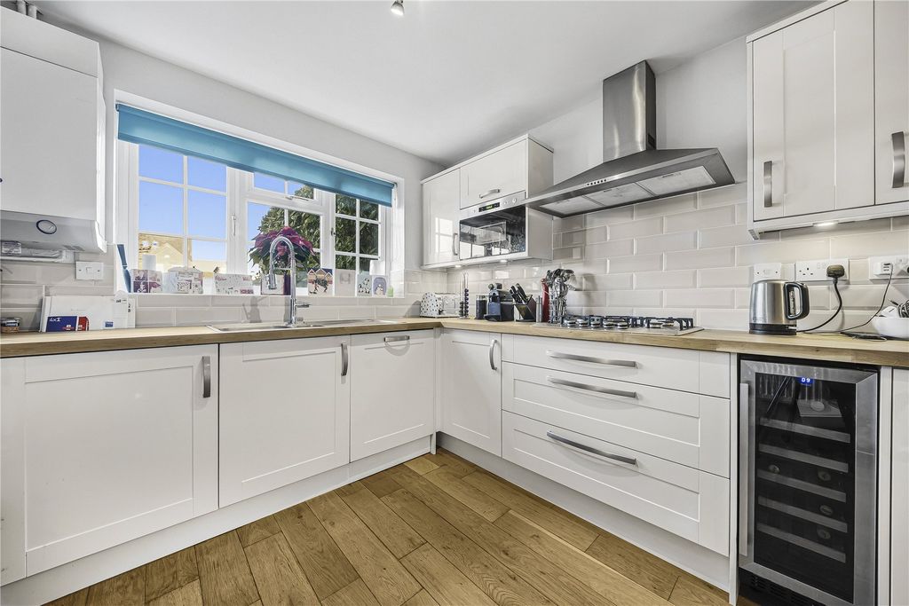 Property photo 2 of 27 Picture No. 17