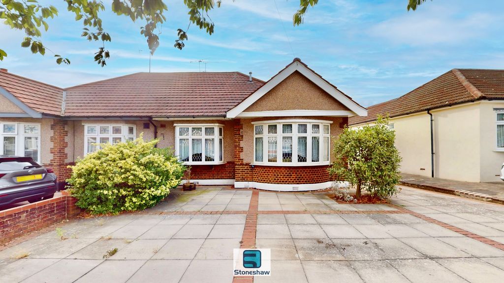 Property photo 1 of 32