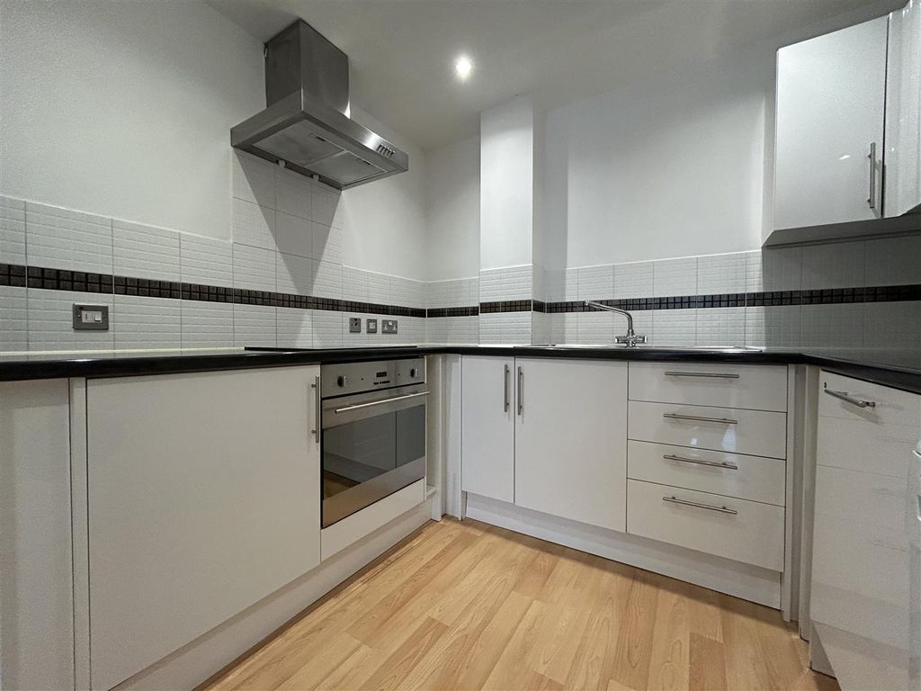 Property photo 3 of 10 Kitchen.Jpeg