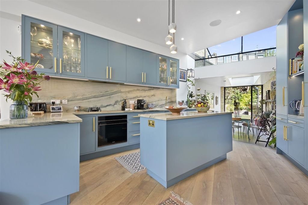 Property photo 2 of 14 Sulgrave Road - Kitchen.Jpg