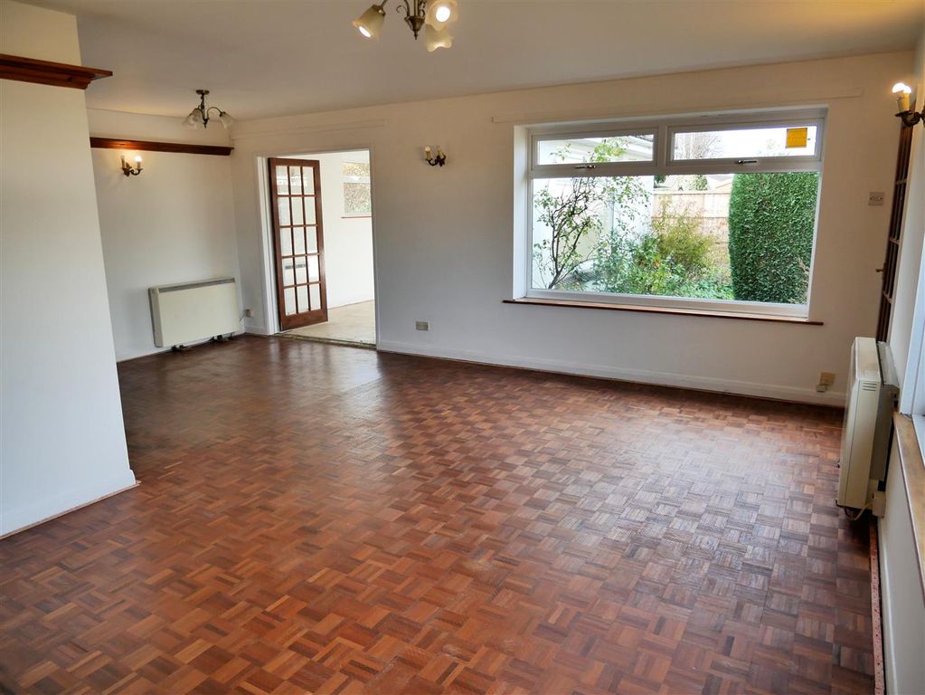 Property photo 2 of 19 Living/Dining Room