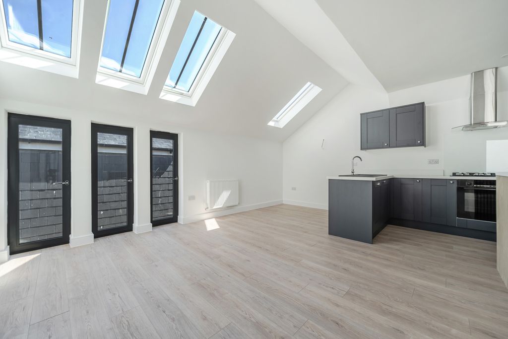 Property photo 2 of 16 Internal