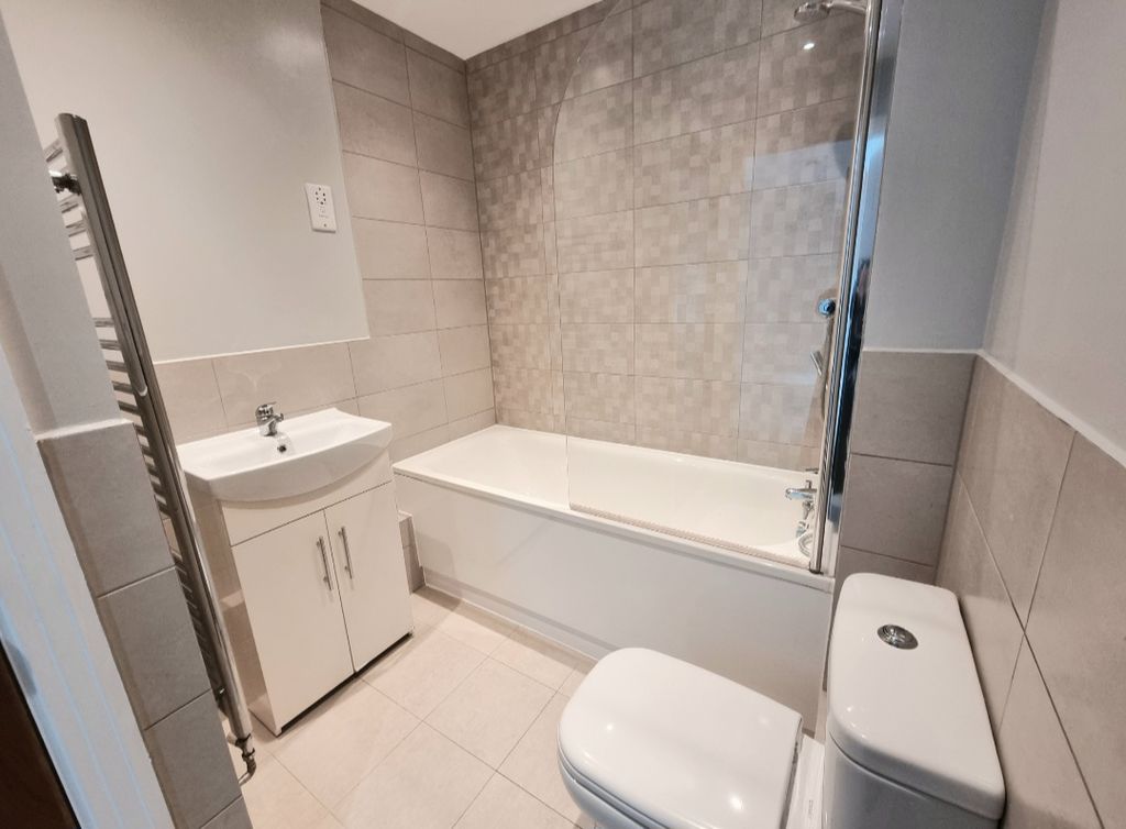 Property photo 3 of 8 Bathroom