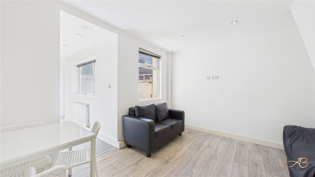 Property photo 2 of 10 Picture No. 20