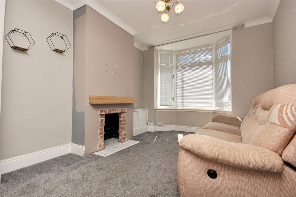 Property photo 2 of 14 Lounge