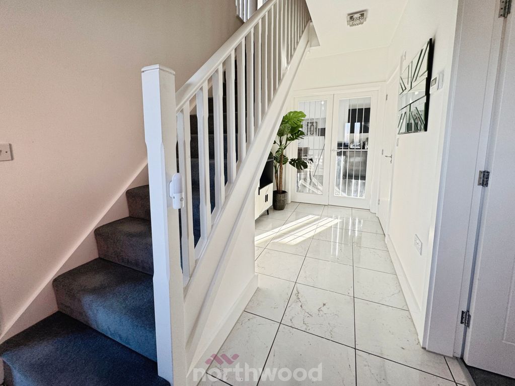 Property photo 2 of 27