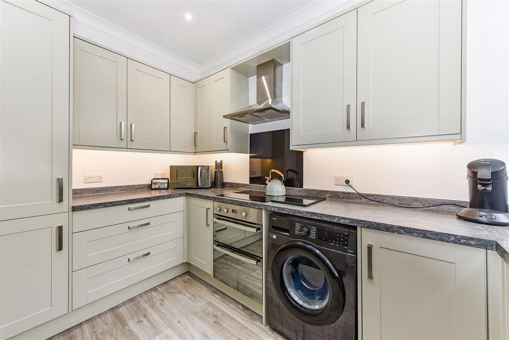 Property photo 3 of 21 Kitchen Everse Angled.Jpg