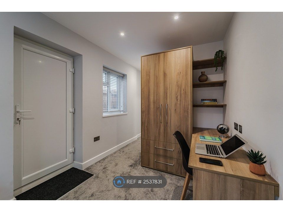Property photo 2 of 8 Room 4 Double Ensuite