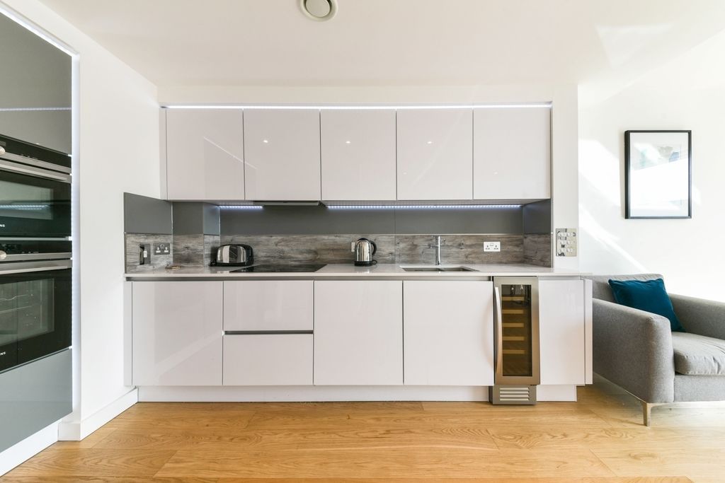 Property photo 2 of 7 Kitchen