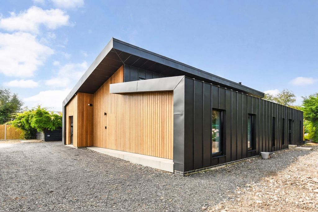 Property photo 1 of 18 Front