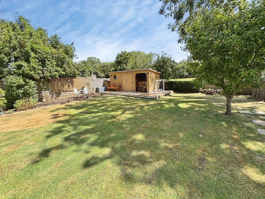 Property photo 2 of 33 Garden