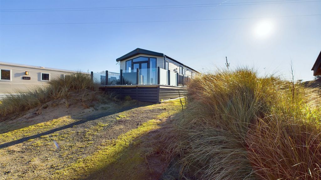 Property photo 1 of 19 2 Bedroom Bungalow For Sale