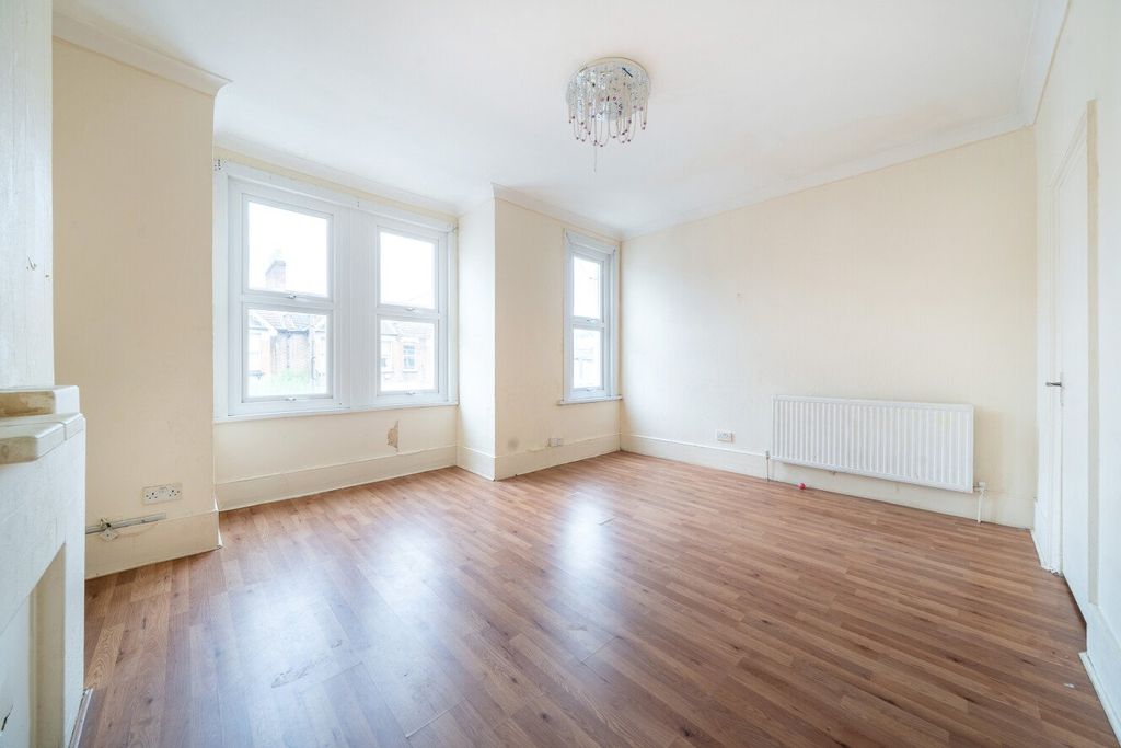 Property photo 2 of 11 Picture No. 08