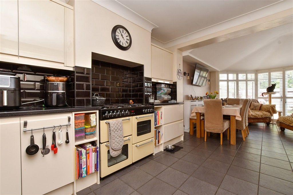Property photo 2 of 12 Kitchen