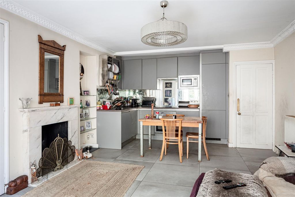 Property photo 3 of 9 Elsham Road-5.Jpg