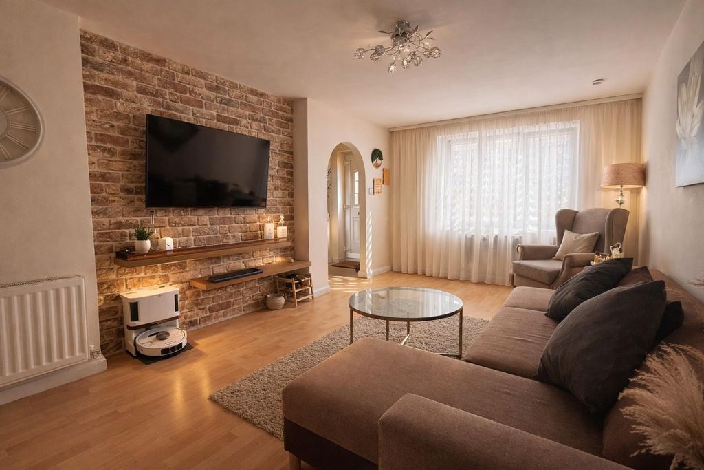 Property photo 2 of 10 Lounge.Jpg