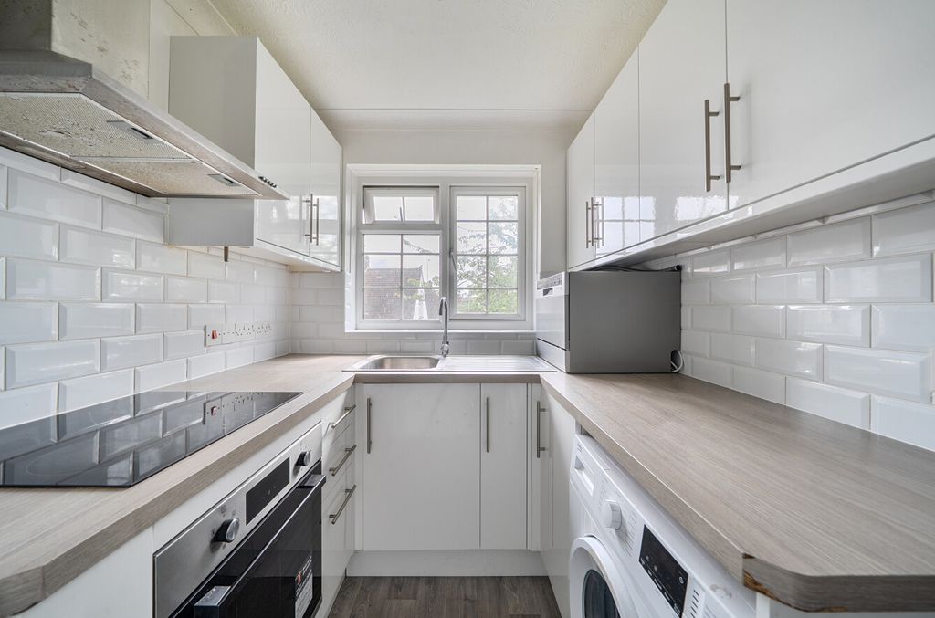 Property photo 3 of 18 1463721-18-6A1Ec1...