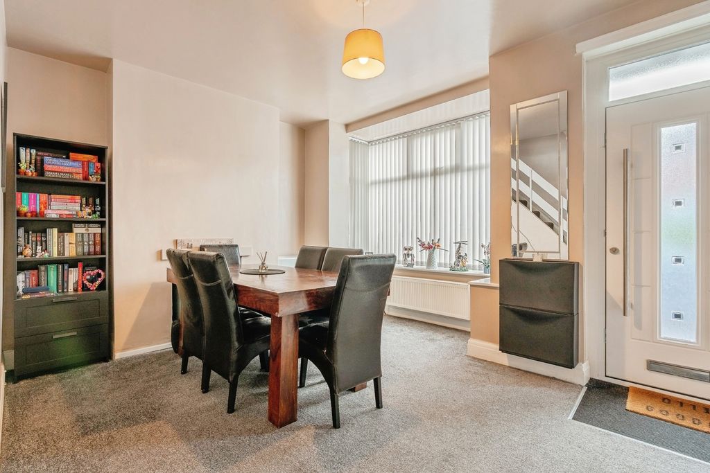 Property photo 3 of 16 Pbox-Img.Jpg