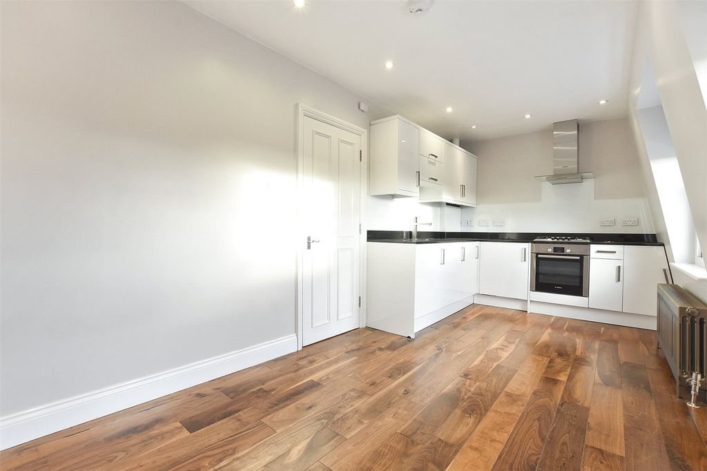 Property photo 2 of 9 Kitchen/Reception