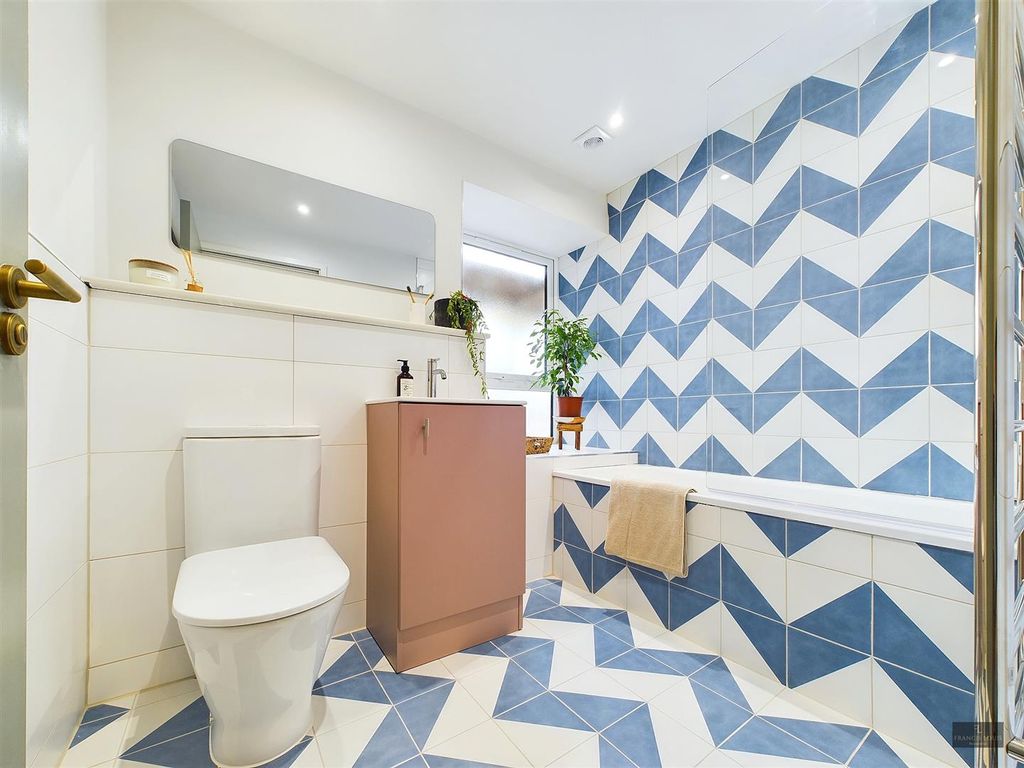 Property photo 3 of 13 Cam02887G0-Pr0218-Still003.Jpg