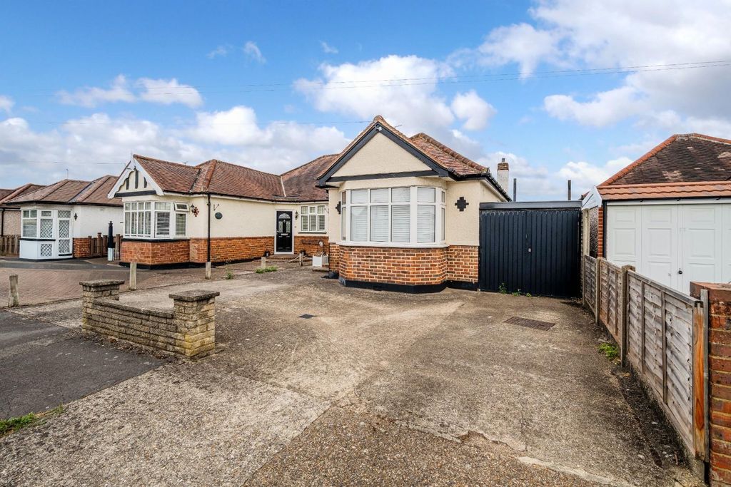 Property photo 1 of 14 Percival Way