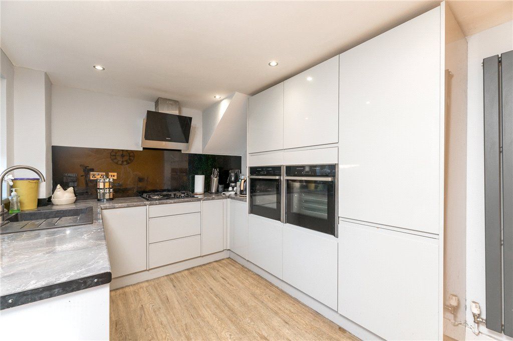 Property photo 2 of 18 Kitchen