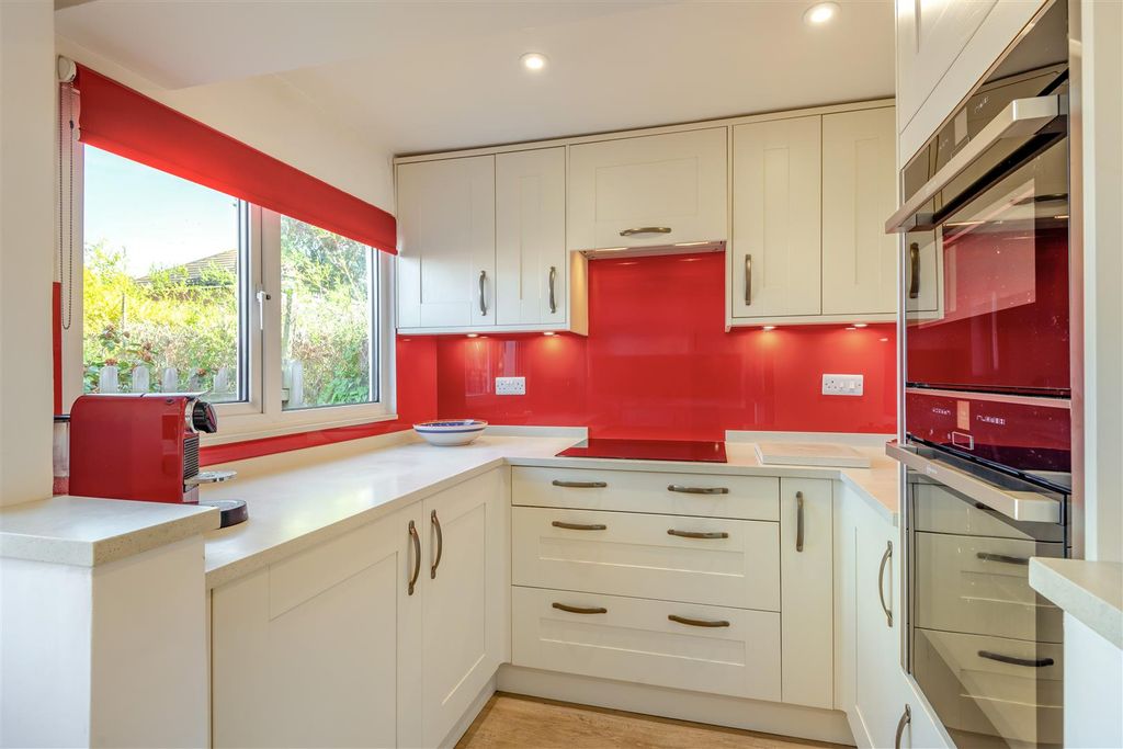 Property photo 2 of 14 Kitchen