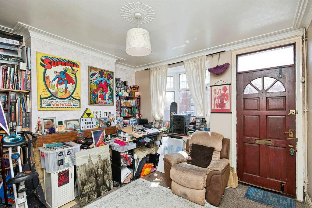 Property photo 2 of 8