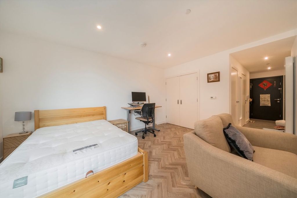 Property photo 3 of 6