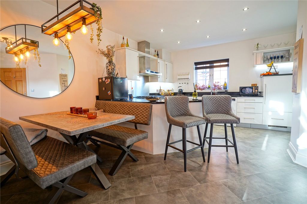 Property photo 3 of 14 Picture No. 11