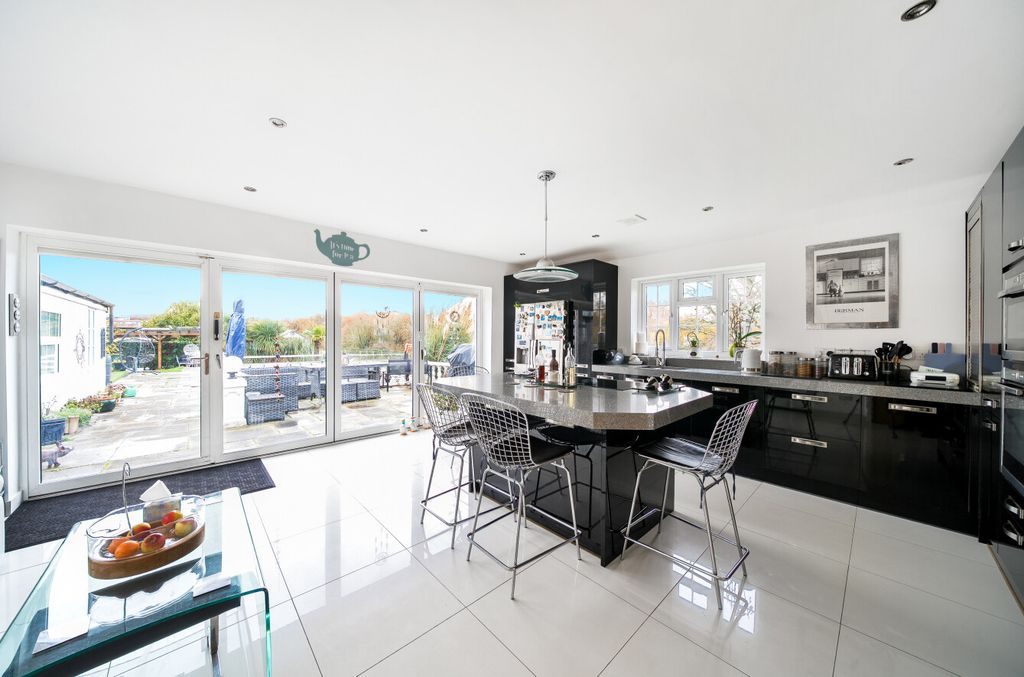 Property photo 2 of 27 1387072-24-6931d3...