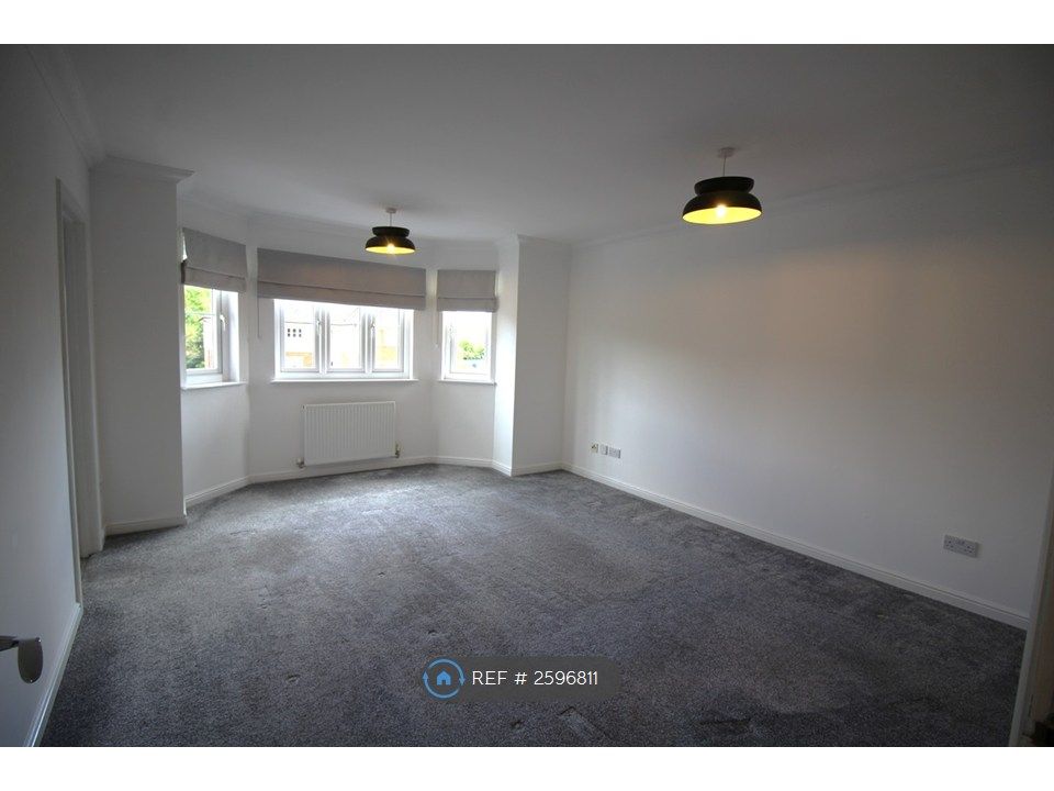 Property photo 3 of 13 Lounge