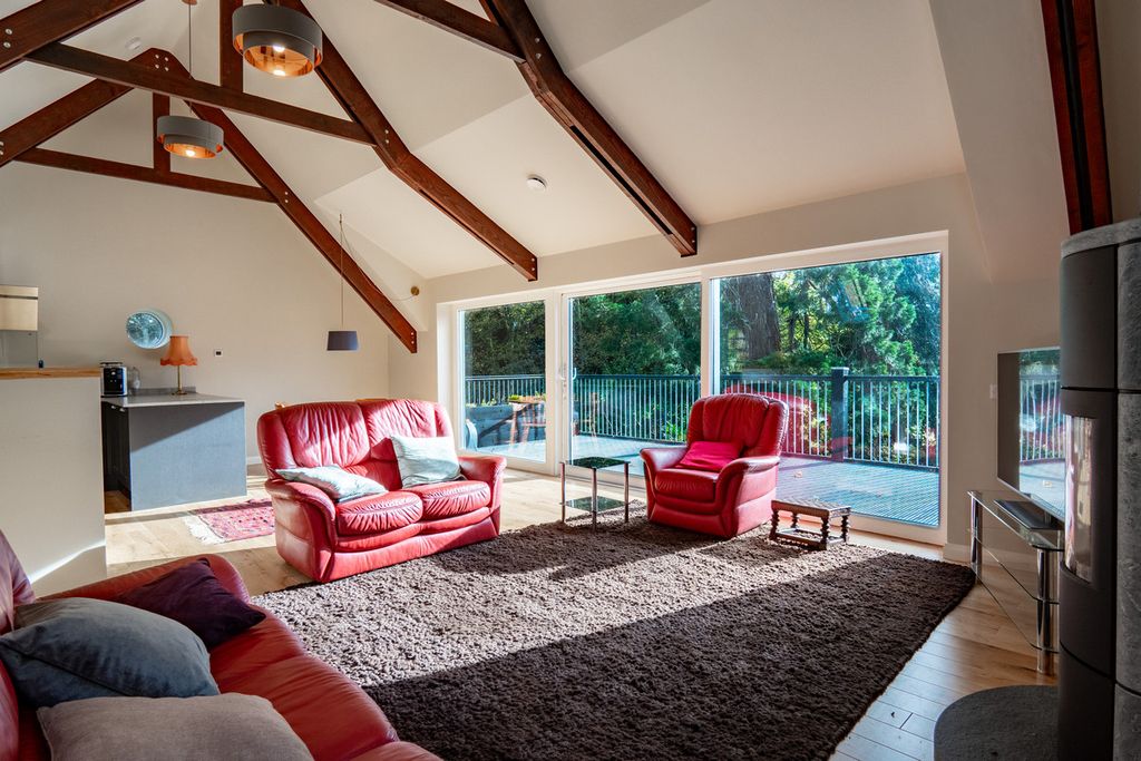 Property photo 2 of 30