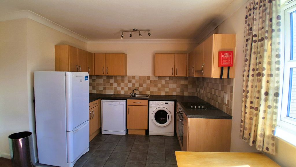 Property photo 3 of 9 Kitchen