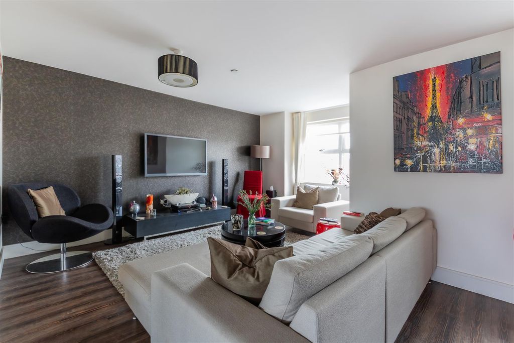 Property photo 3 of 19 The Gatehouse-14.Jpg