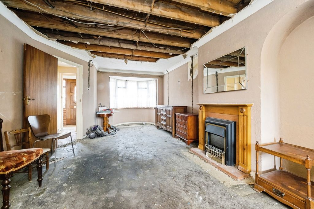 Property photo 2 of 17 Photo