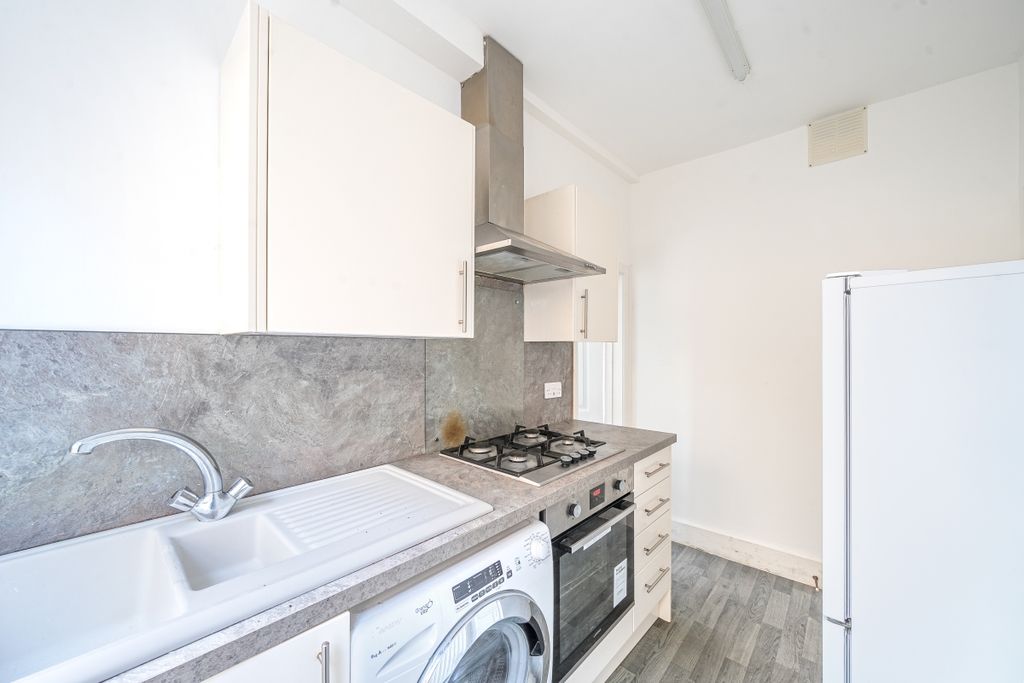 Property photo 2 of 9 1374073-9-690A127...