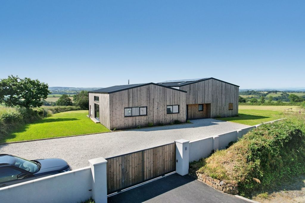Property photo 1 of 30