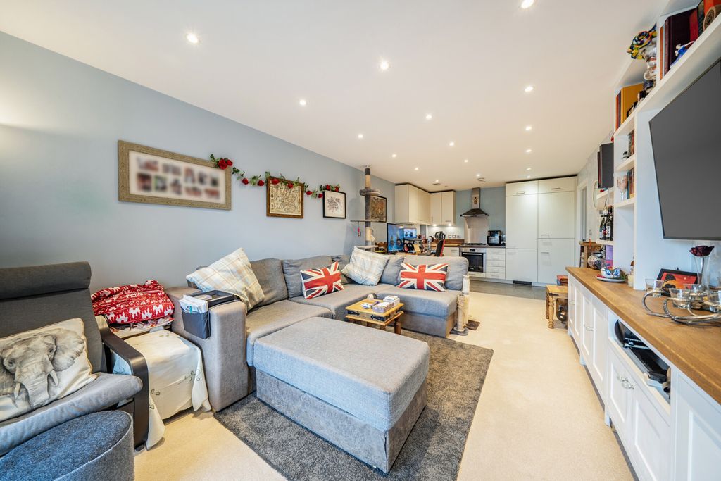 Property photo 3 of 20 1438252-13-69cd37...