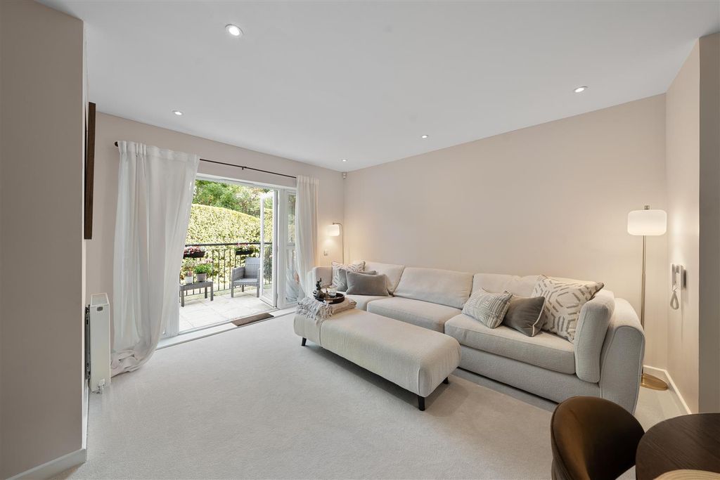 Property photo 1 of 16 Selsdon Road-13.Jpg
