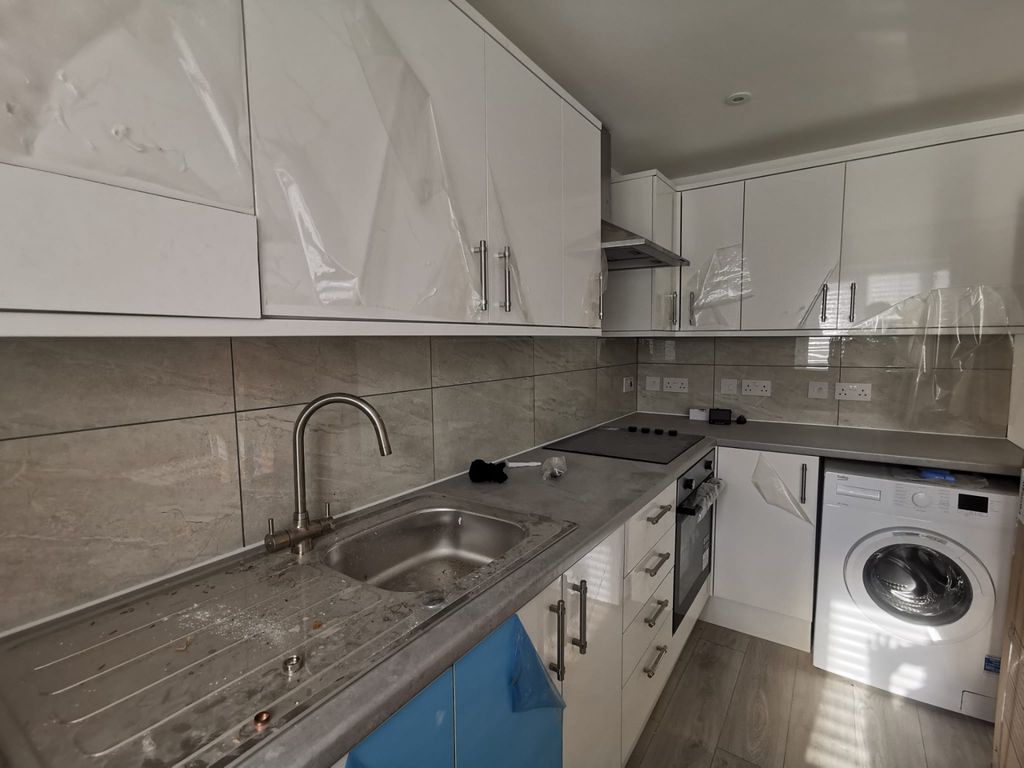 Property photo 3 of 8 Photo 6