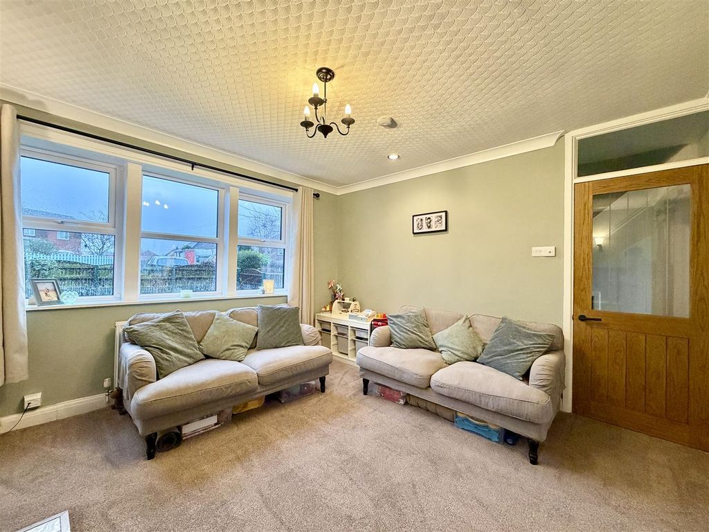 Property photo 3 of 25 Lounge